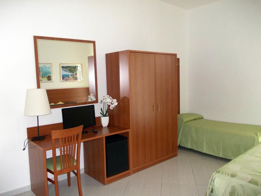 Hotel Solaria Rodi Garganico Værelse billede