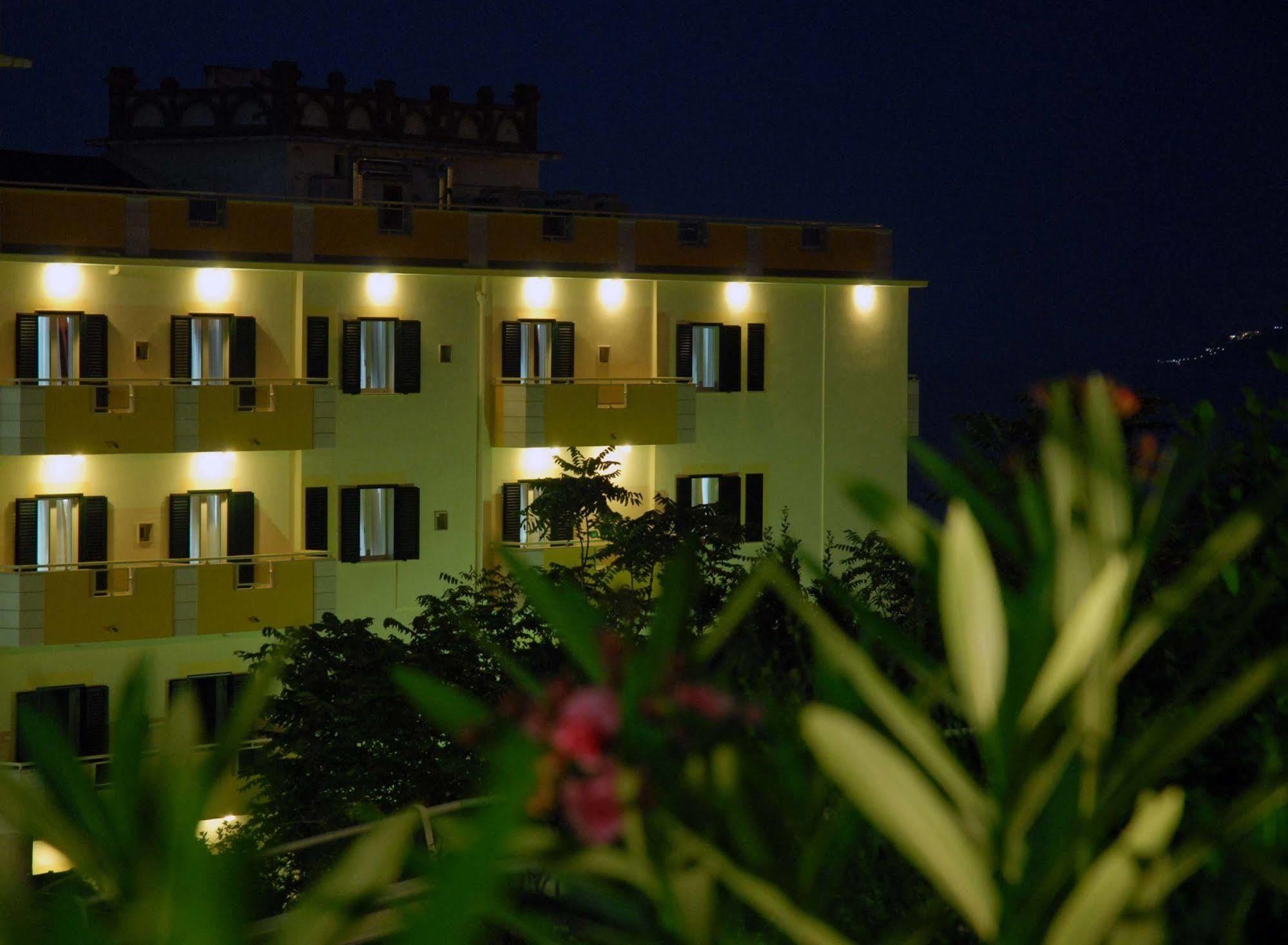 Hotel Solaria Rodi Garganico Eksteriør billede