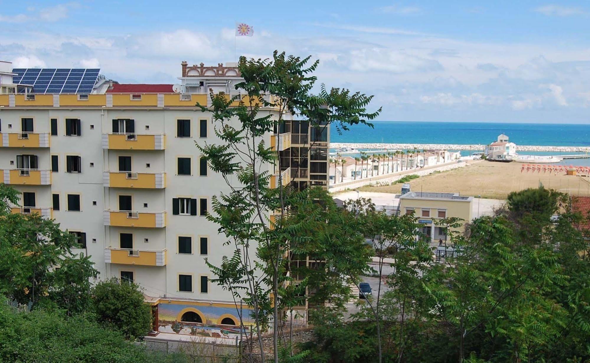Hotel Solaria Rodi Garganico Eksteriør billede
