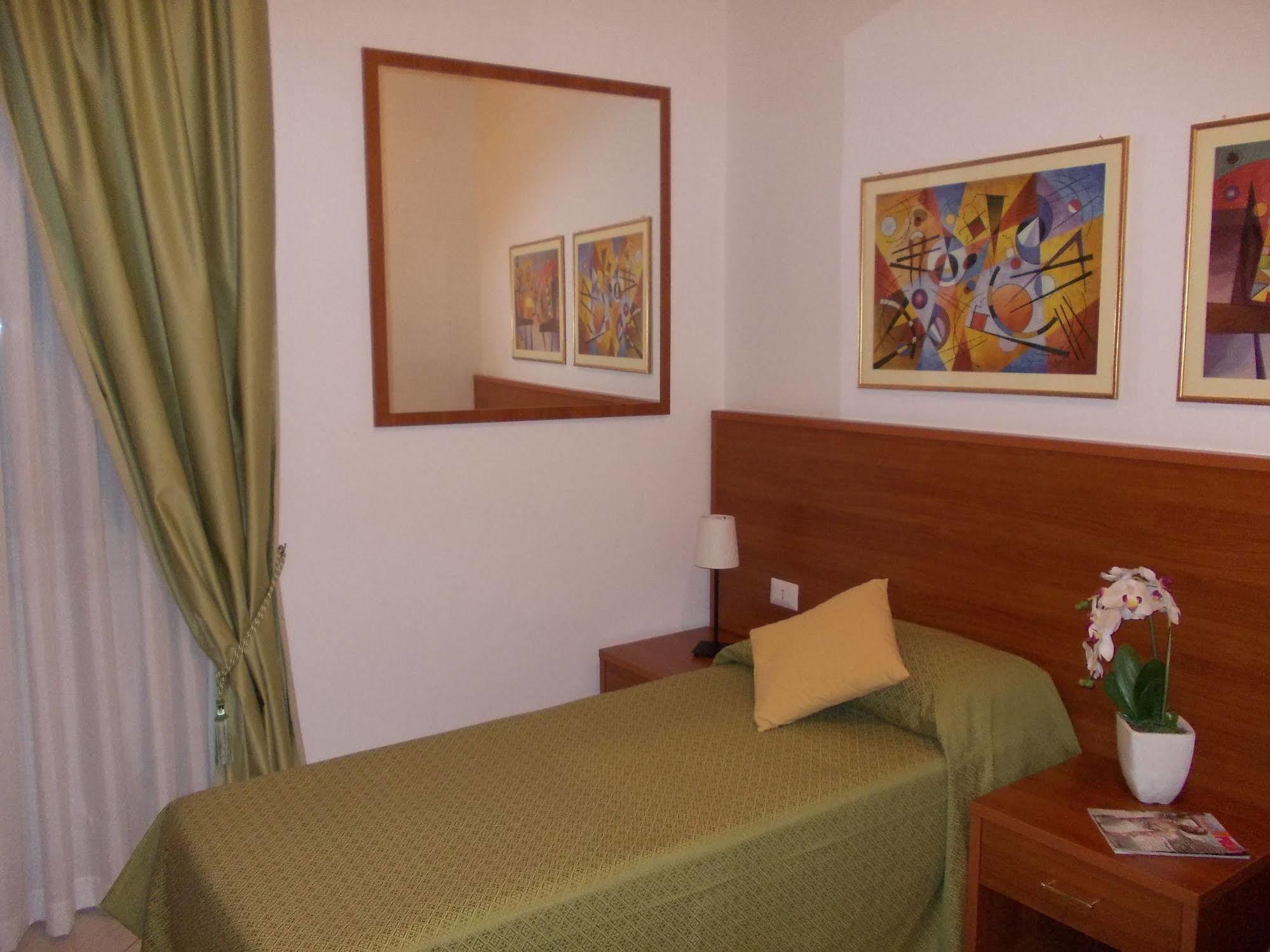 Hotel Solaria Rodi Garganico Eksteriør billede