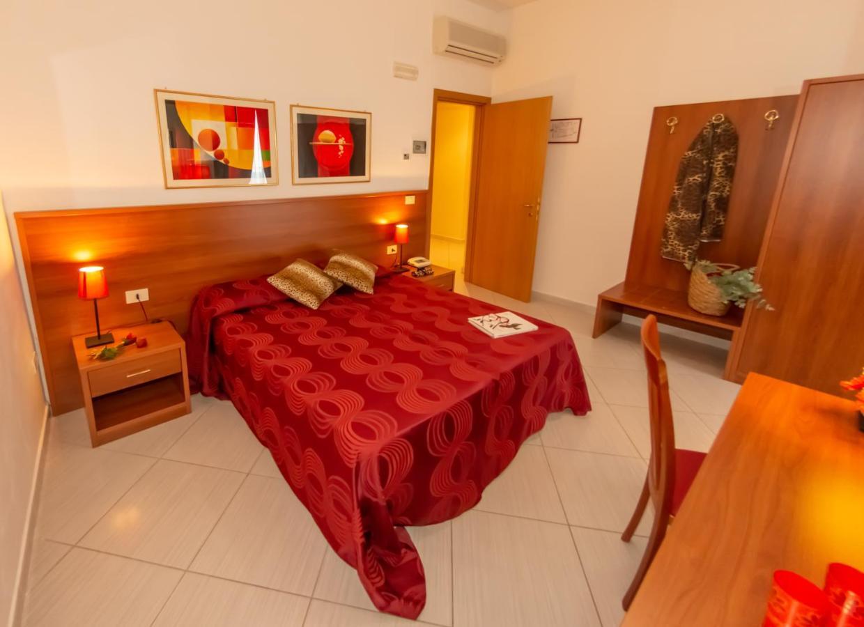 Hotel Solaria Rodi Garganico Eksteriør billede