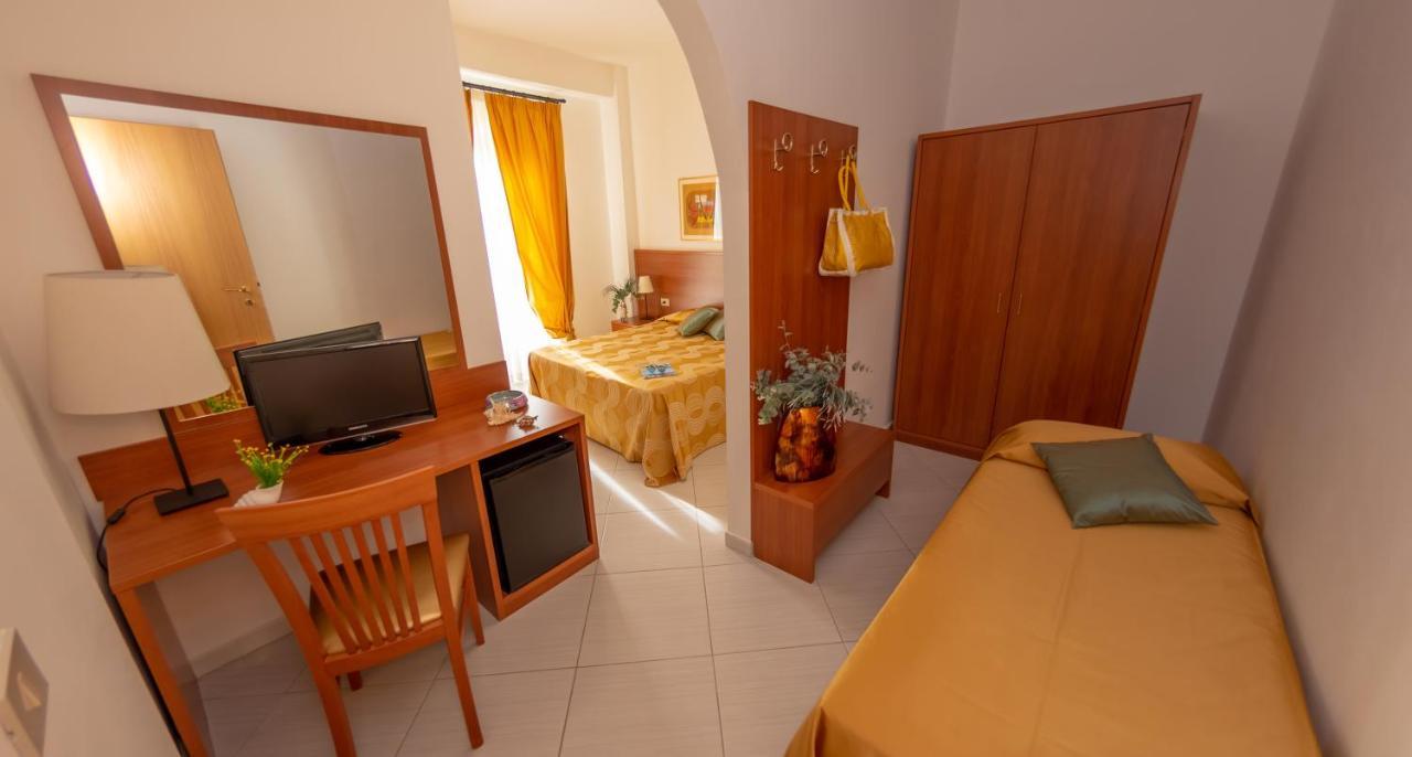 Hotel Solaria Rodi Garganico Eksteriør billede