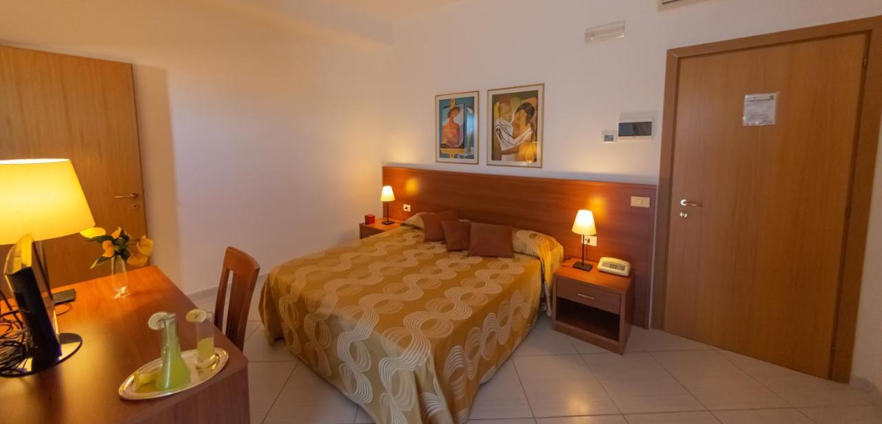 Hotel Solaria Rodi Garganico Eksteriør billede