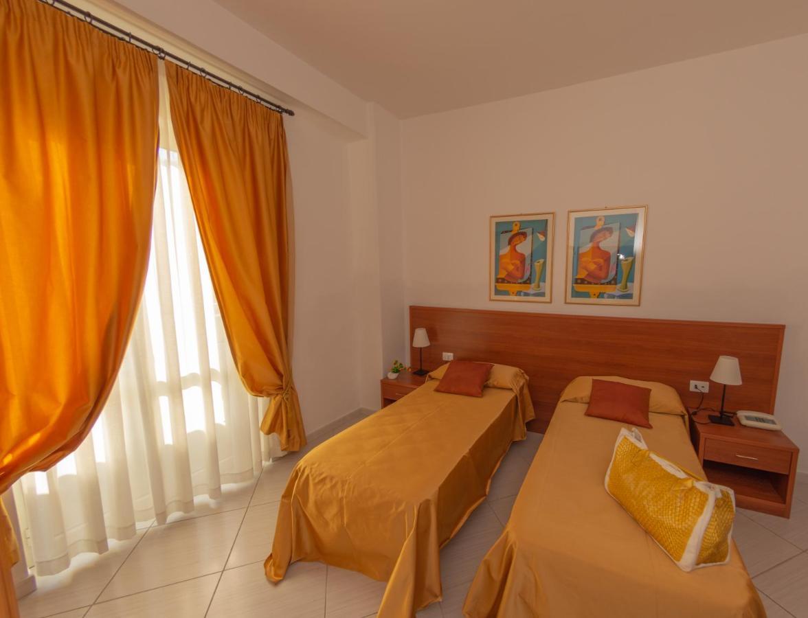Hotel Solaria Rodi Garganico Eksteriør billede