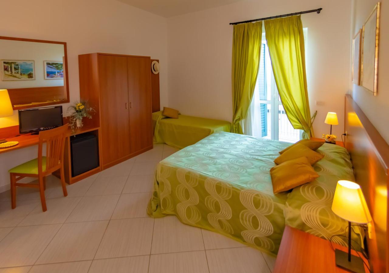 Hotel Solaria Rodi Garganico Eksteriør billede
