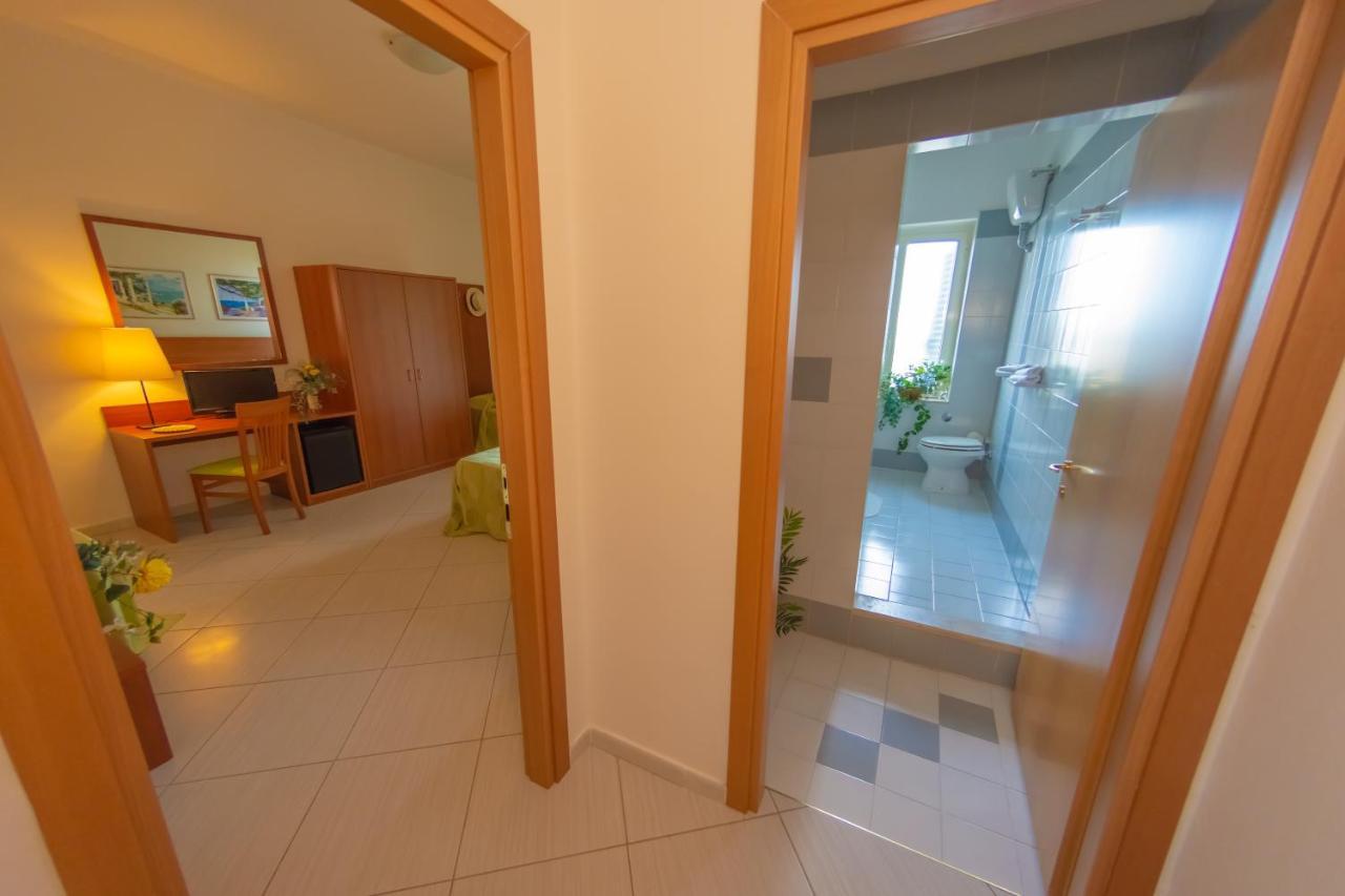 Hotel Solaria Rodi Garganico Eksteriør billede