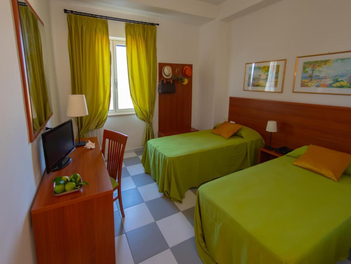 Hotel Solaria Rodi Garganico Eksteriør billede